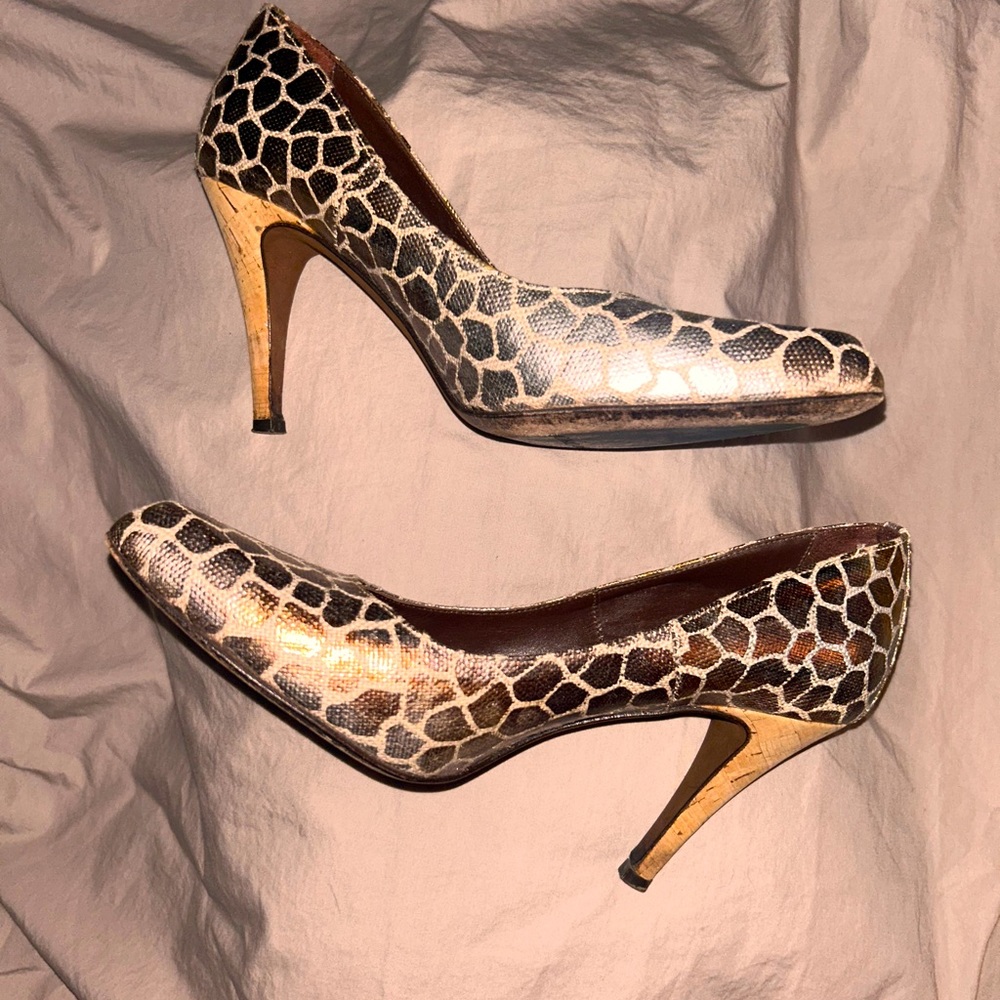 Donald J Pliner Rida2 Metallic Pumps size 7